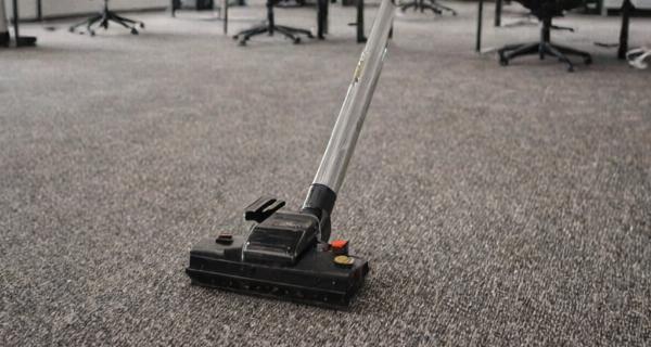 Commercial office carpet cleaning service